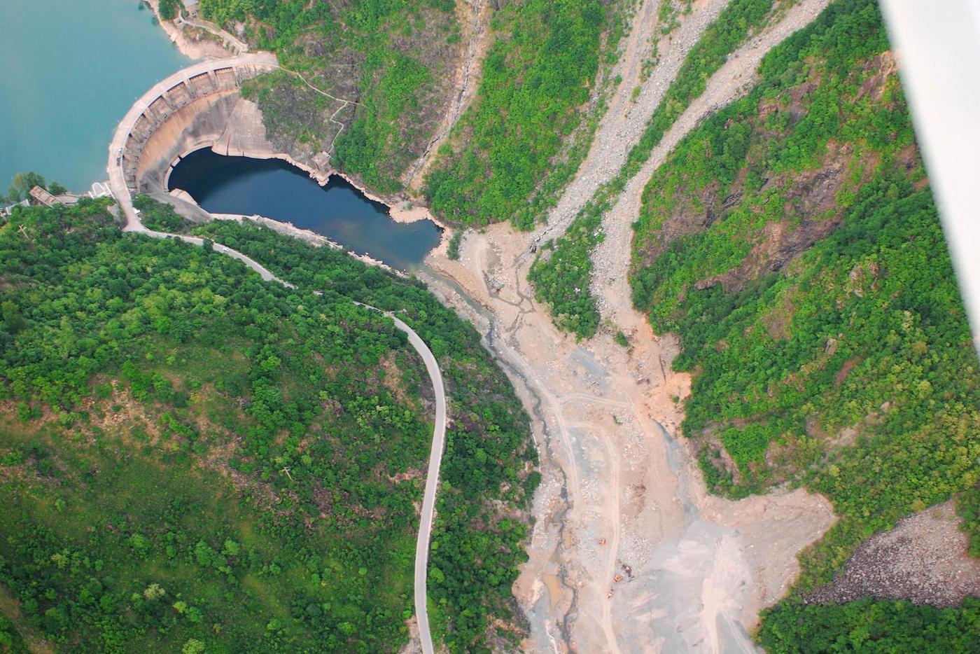Huge dam destroys a river