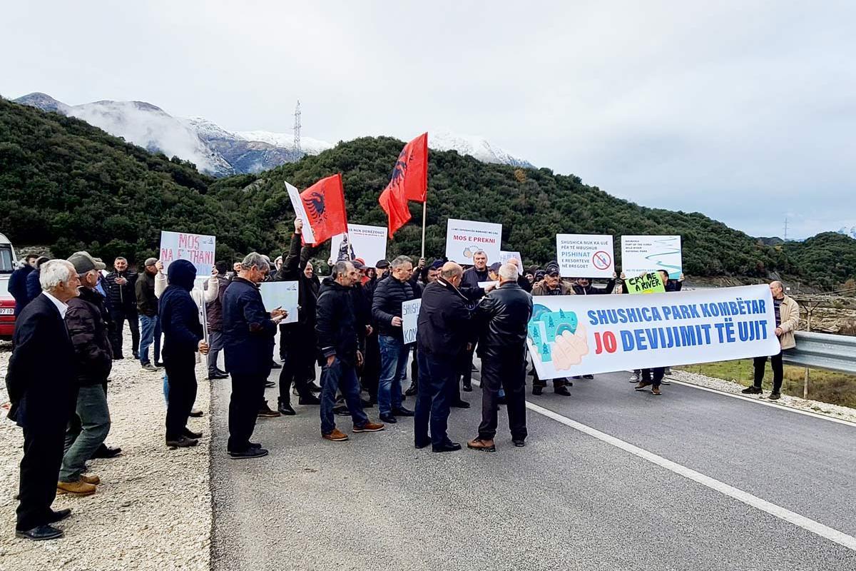Protest by the residents of Kuç against the detour of the Shushica.