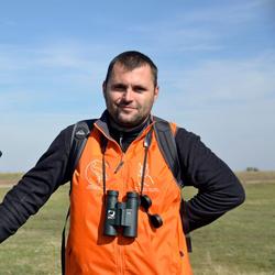 Milan Ružić with binoculars and telescope